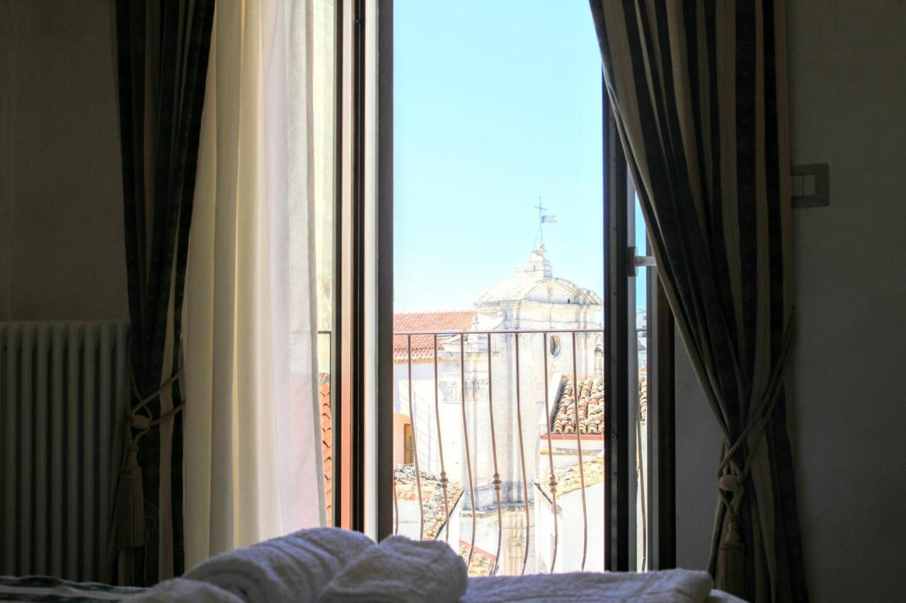 Rooms Dimora Arco - Affitti Brevi Italia Monte SantʼAngelo Exterior foto
